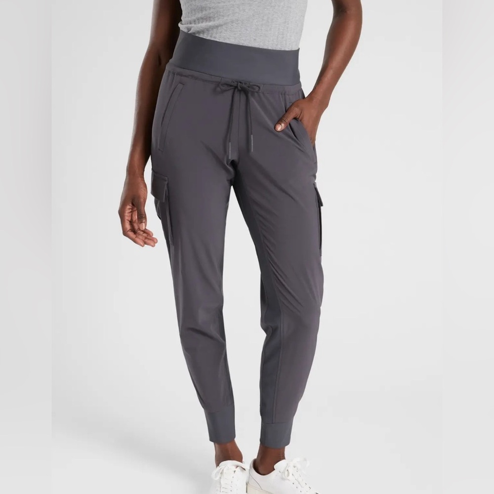 ATHLETA  Knight Sutton Cargo‎ Jogger Travel Lifestyle Pant gray size 4 Women